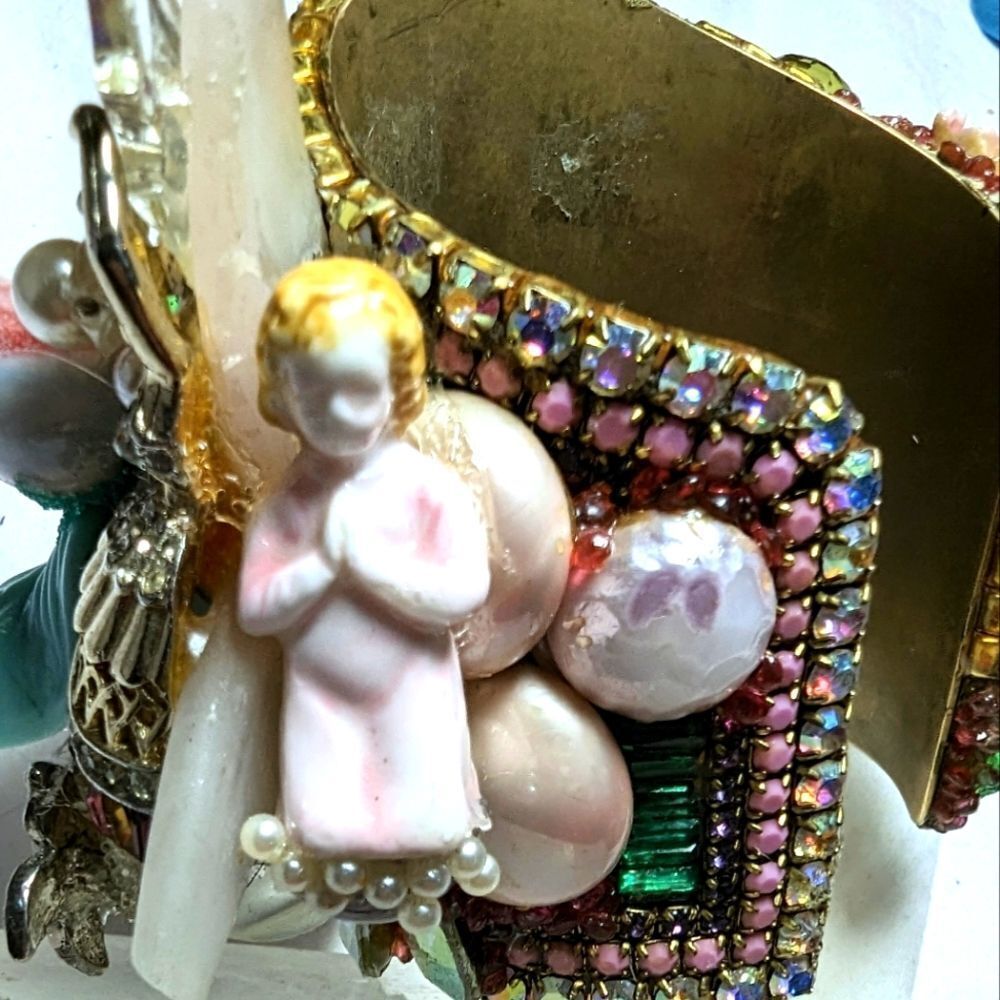 Wendy Gell Wristy Cuff Vintage Porcelain Lady, hidden angel,pearls,flowers, gems - Picture 4 of 5